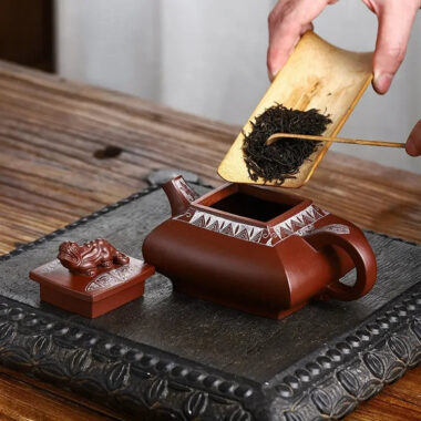 Full Handmade Yixing Zisha Teapot [Wealthy] (Lao Zi Ni – 400ml)