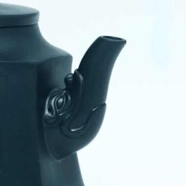 Full Handmade Yixing Zisha Teapot [Wei Er Bu Zheng] (Tian Qing Ni – 260ml)