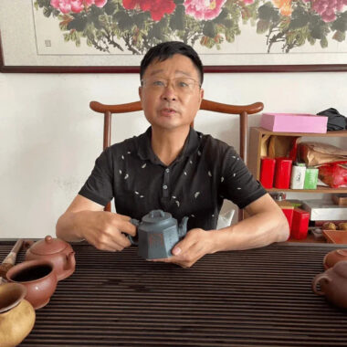 Full Handmade Yixing Zisha Teapot [Wei Er Bu Zheng] (Tian Qing Ni – 260ml)