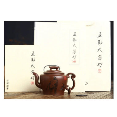 Full Handmade Yixing Zisha Teapot [Wengu Zhixin] (Di Cao Qing – 460ml)