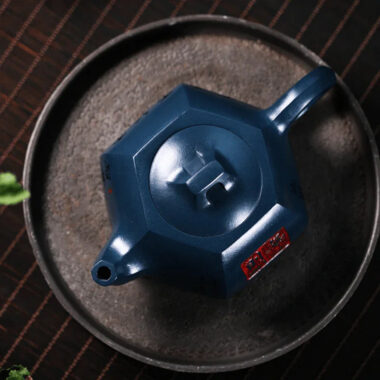Full Handmade Yixing Zisha Teapot [Wuyu Zegang] (Tian Qing Ni – 320ml)