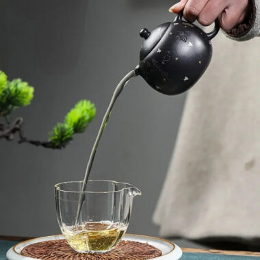 Full Handmade Yixing Zisha Teapot [Xixin Xishi] (Hei Luolan – 220ml)