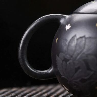 Full Handmade Yixing Zisha Teapot [Xixin Xishi] (Hei Luolan – 220ml)