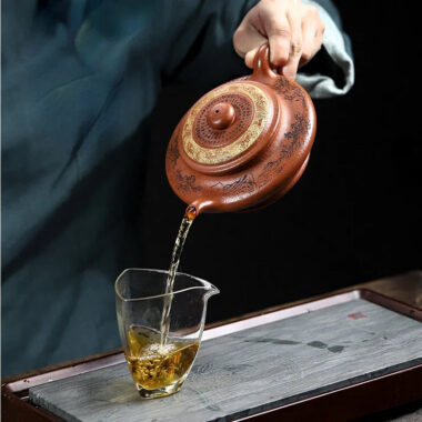 Full Handmade Yixing Zisha Teapot [Xu Bian] (Hong Jiang Po Ni – 430ml)