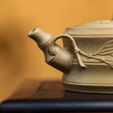 Full Handmade Yixing Zisha Teapot [Xuhuai Ruozhu] (Huangjin Duan Ni – 250ml)