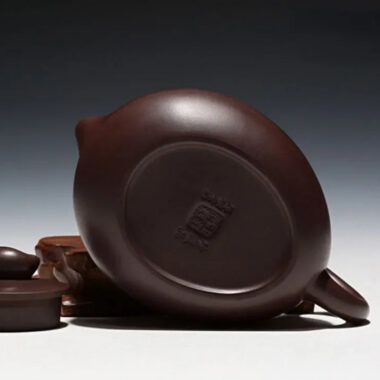 Full Handmade Yixing Zisha Teapot [Yao Yuan Pot] (Lao Zi Ni – 200ml)