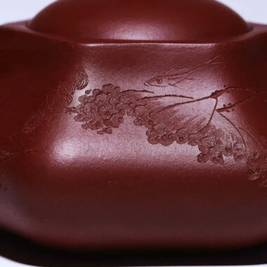 Full Handmade Yixing Zisha Teapot [Yi Hong Qing Quan] (Lao Zi Ni – 260ml)