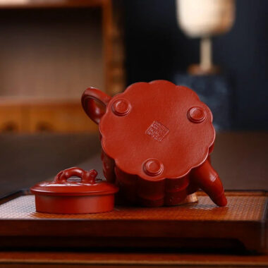 Full Handmade Yixing Zisha Teapot [Yi Kun Zhu Pot] (Dahongpao – 260ml)