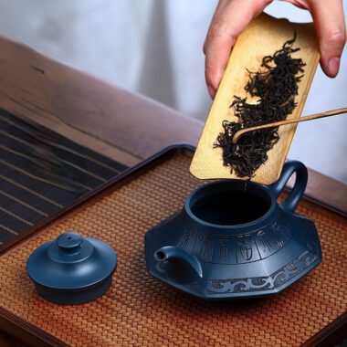 Full Handmade Yixing Zisha Teapot [Yun Lu Zhi Chun] (Tian Qing Ni – 260ml)
