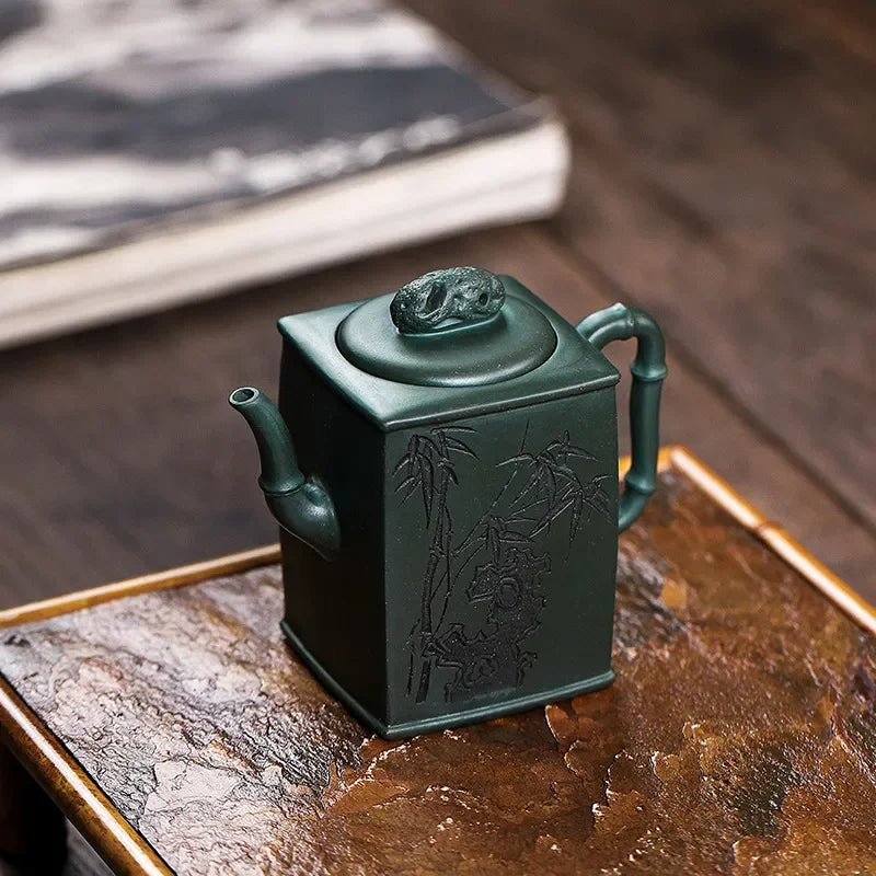 Full Handmade Yixing Zisha Teapot [Yun Qi Zhu Jing] (Feicui Lu Ni – 200ml)