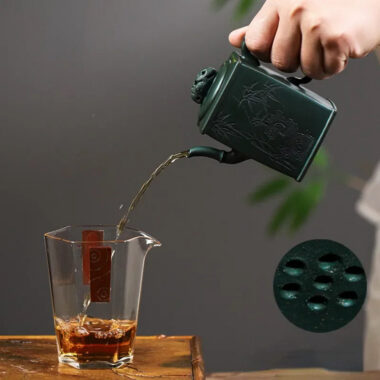 Full Handmade Yixing Zisha Teapot [Yun Qi Zhu Jing] (Feicui Lu Ni – 200ml)