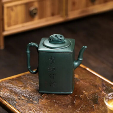 Full Handmade Yixing Zisha Teapot [Yun Qi Zhu Jing] (Feicui Lu Ni – 200ml)