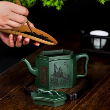Full Handmade Yixing Zisha Teapot [Zhong Gan Yi Dan] (Feicui Lu Ni – 450ml)