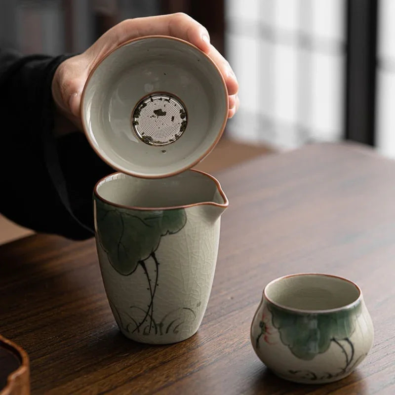 Ge Kiln Hand-painted Ice Crackle Ceramic [Lotus] Fair Cup / Strainer