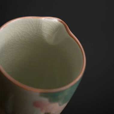 Ge Kiln Hand-painted Ice Crackle Ceramic [Lotus] Fair Cup / Strainer