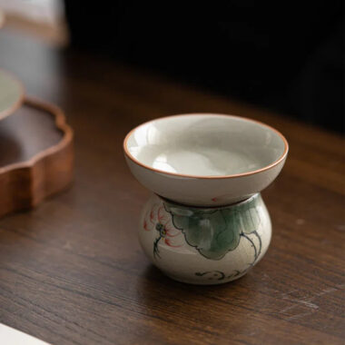 Ge Kiln Hand-painted Ice Crackle Ceramic [Lotus] Fair Cup / Strainer