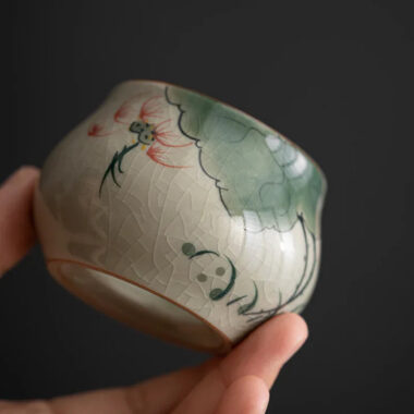 Ge Kiln Hand-painted Ice Crackle Ceramic [Lotus] Fair Cup / Strainer