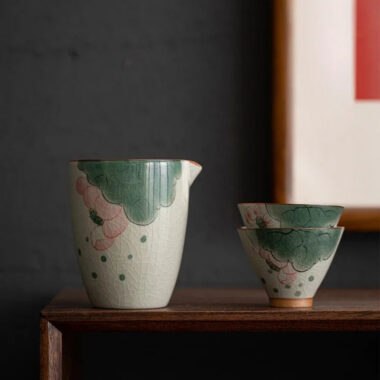 Ge Kiln Hand-painted Ice Crackle Ceramic [Lotus] Fair Cup / Strainer