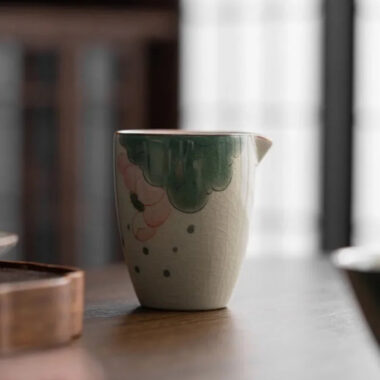 Ge Kiln Hand-painted Ice Crackle Ceramic [Lotus] Fair Cup / Strainer