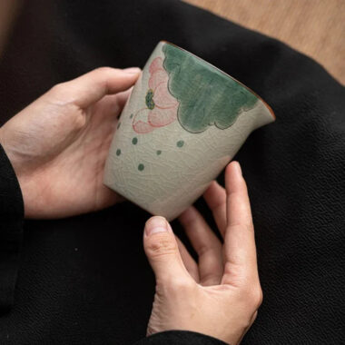 Ge Kiln Hand-painted Ice Crackle Ceramic [Lotus] Fair Cup / Strainer