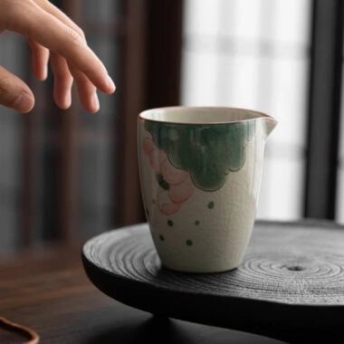 Ge Kiln Hand-painted Ice Crackle Ceramic [Lotus] Fair Cup / Strainer