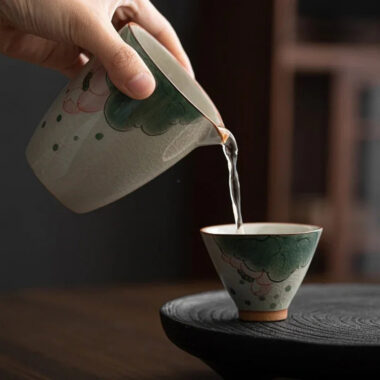 Ge Kiln Hand-painted Ice Crackle Ceramic [Lotus] Fair Cup / Strainer