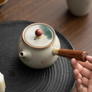 Ge Kiln Hand-painted Ice Crackle Ceramic [Lotus] Side Handle Teapot 250ml