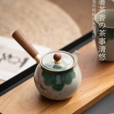 Ge Kiln Hand-painted Ice Crackle Ceramic [Lotus] Side Handle Teapot 250ml