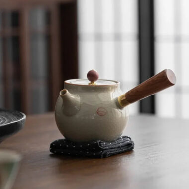 Ge Kiln Hand-painted Ice Crackle Ceramic [Lotus] Side Handle Teapot 250ml
