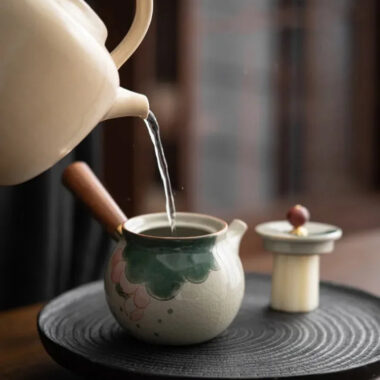 Ge Kiln Hand-painted Ice Crackle Ceramic [Lotus] Side Handle Teapot 250ml