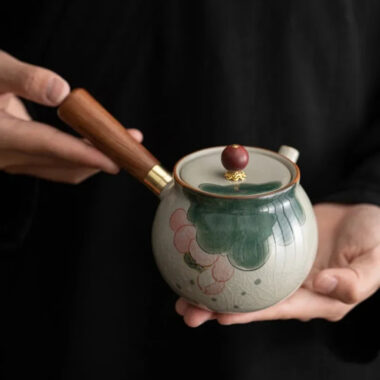 Ge Kiln Hand-painted Ice Crackle Ceramic [Lotus] Side Handle Teapot 250ml