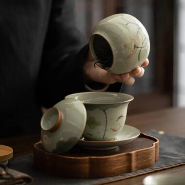 Ge Kiln Hand-painted Ice Crackle Ceramic Tea Set [Lotus]