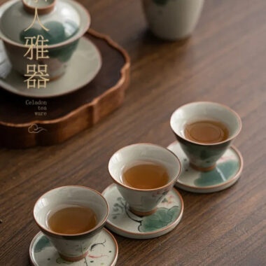 Ge Kiln Hand-painted Ice Crackle Ceramic Tea Set [Lotus]