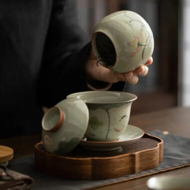 Ge Kiln Hand-painted Ice Crackle Ceramic Tea Set [Lotus]