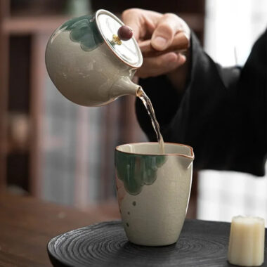 Ge Kiln Hand-painted Ice Crackle Ceramic Tea Set [Lotus]
