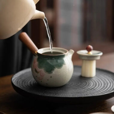 Ge Kiln Hand-painted Ice Crackle Ceramic Tea Set [Lotus]