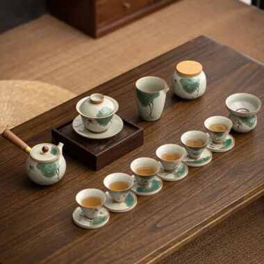Ge Kiln Hand-painted Ice Crackle Ceramic Tea Set [Lotus]