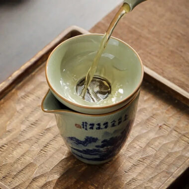 Jindezhen Gu Ru Ice Crackle Ceramic Fair Cup / Strainer [Jiangshan Keran]
