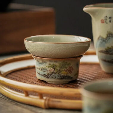 Jindezhen Gu Ru Ice Crackle Ceramic Fair Cup / Strainer [Zhi Ci Qinglu]