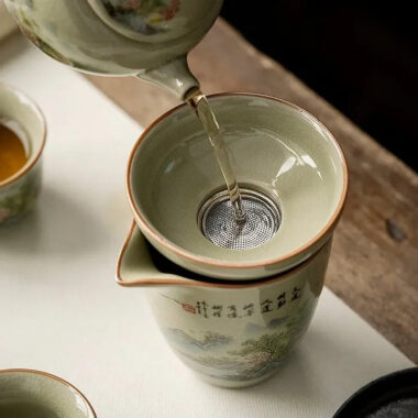 Jindezhen Gu Ru Ice Crackle Ceramic Fair Cup / Strainer [Zhi Ci Qinglu]