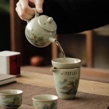 Jindezhen Gu Ru Ice Crackle Ceramic Fair Cup / Strainer [Zhi Ci Qinglu]