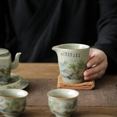 Jindezhen Gu Ru Ice Crackle Ceramic Fair Cup / Strainer [Zhi Ci Qinglu]