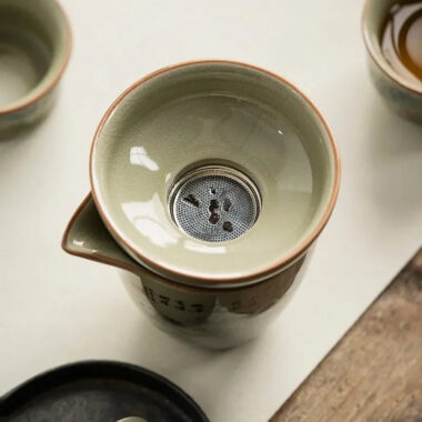 Jindezhen Gu Ru Ice Crackle Ceramic Fair Cup / Strainer [Zhi Ci Qinglu]