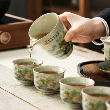 Jindezhen Gu Ru Ice Crackle Ceramic Fair Cup / Strainer [Zhi Ci Qinglu]