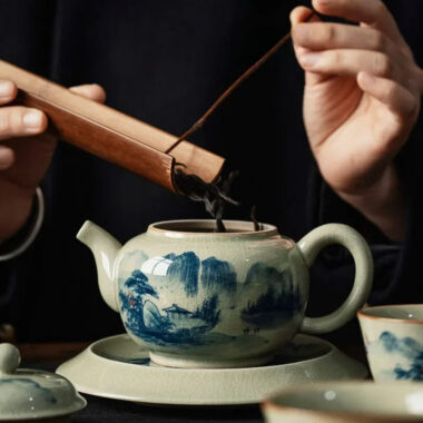 Jindezhen Gu Ru Ice Crackle Ceramic Hand-painted [Dezhong] Teapot 250ml