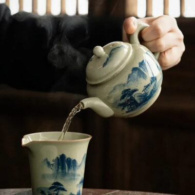 Jindezhen Gu Ru Ice Crackle Ceramic Hand-painted [Dezhong] Teapot 250ml