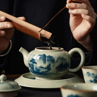 Jindezhen Gu Ru Ice Crackle Ceramic Hand-painted [Dezhong] Teapot 250ml
