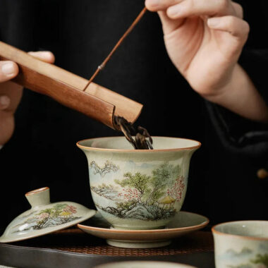 Jindezhen Gu Ru Ice Crackle Ceramic Tea Set [Zhi Ci Qinglu]