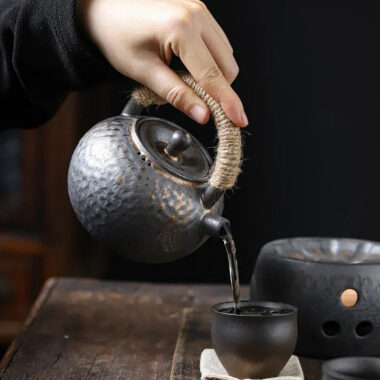 Retro Gilded Ceramic [Hammer Pattern Tiliang Teapot] 450ml
