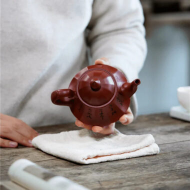 Yixing Zisha Teapot [Antique Lamp] (Dahongpao – 220ml)